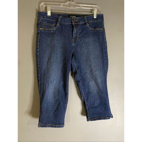 D. Jeans Medium Wash Capri’s Size 6 - Picture 2 of 5
